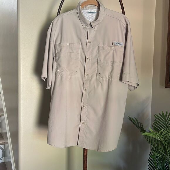 Columbia Man’s Khaki Short Sleeve Fishing Shirt Large - Picture 2 of 5